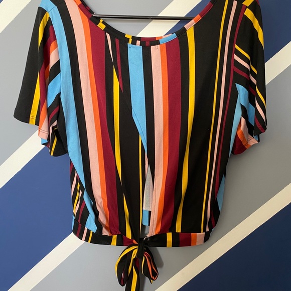 Top - Picture 2 of 2